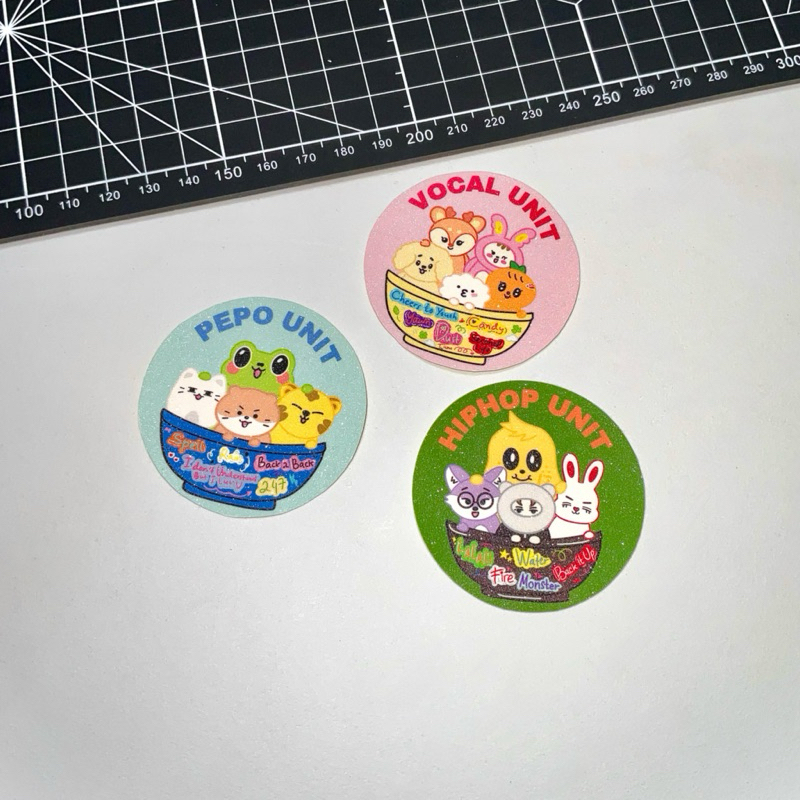 

Stiker Vinyl Unit SEVENTEEN – Stiker Glitter Kpop untuk Jurnal, Laptop, Ponsel - Unit Vokal, HipHop, Pepo