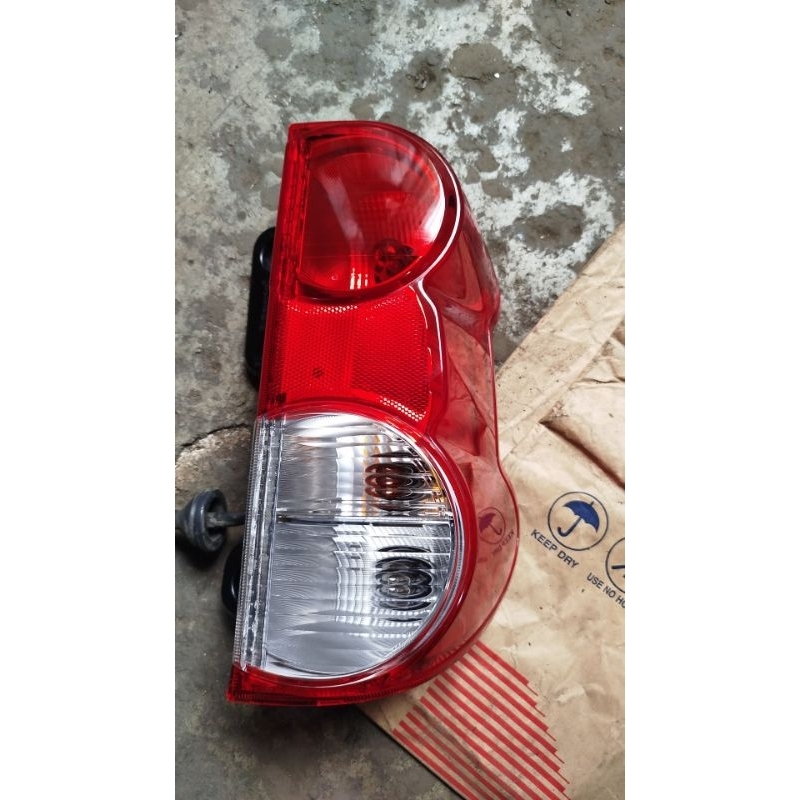 LAMPU BELAKANG NISSAN EVALIA, STOP REM NISSAN EVALIA, LAMPU REM EVALIA