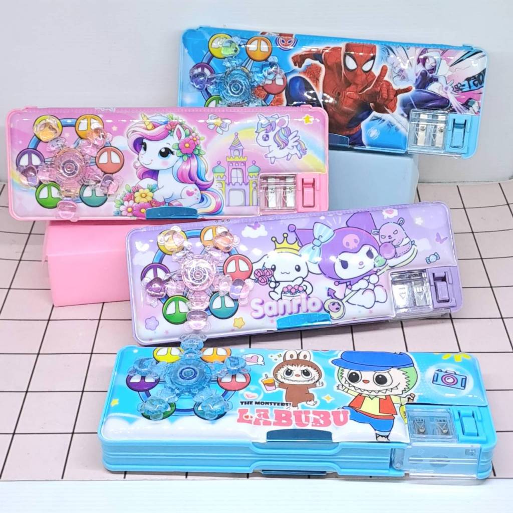 

Kotak Pensil Case Magnet+ Mainan Spinner Plastik Viral Labubu Spiderman Unicorn Kuromi