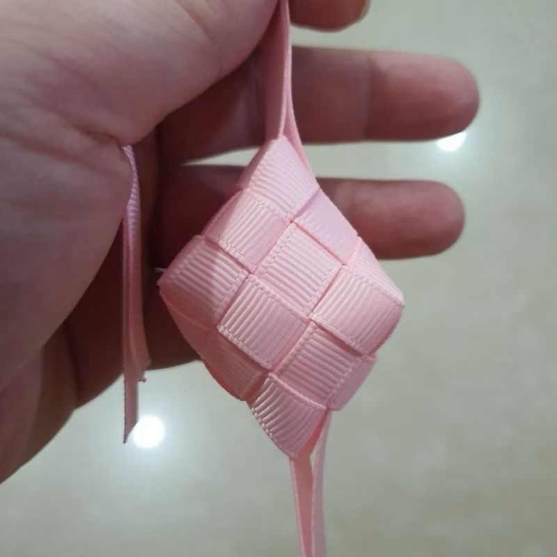 

1 BUAH - KETUPAT PITA 9MM PINK #117