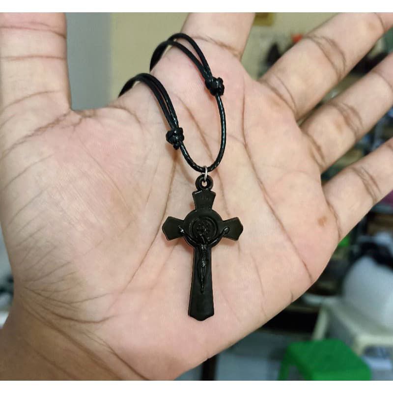 Kalung Salib Akrilik Hitam Besar