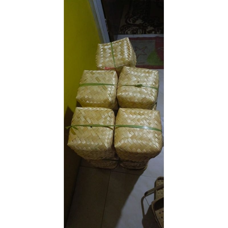 

Besek tape natural besek bambu tumbu besek polos uk. 15*15, 18*18, 20*20, 22*22