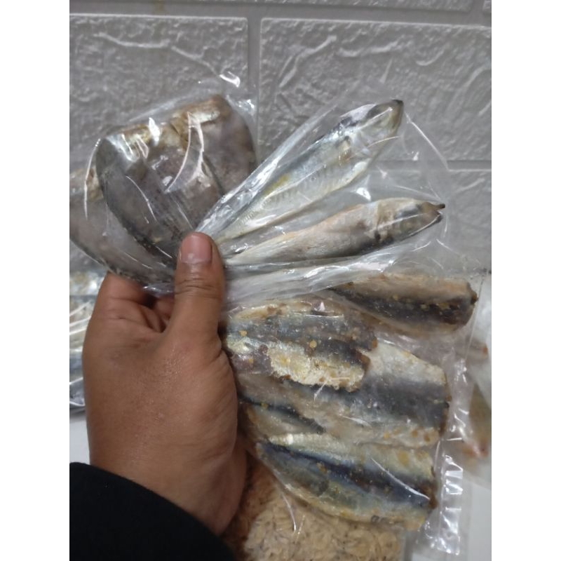 

paket hemat ikan asin 20000 dapat 6 bungkus ikan asin