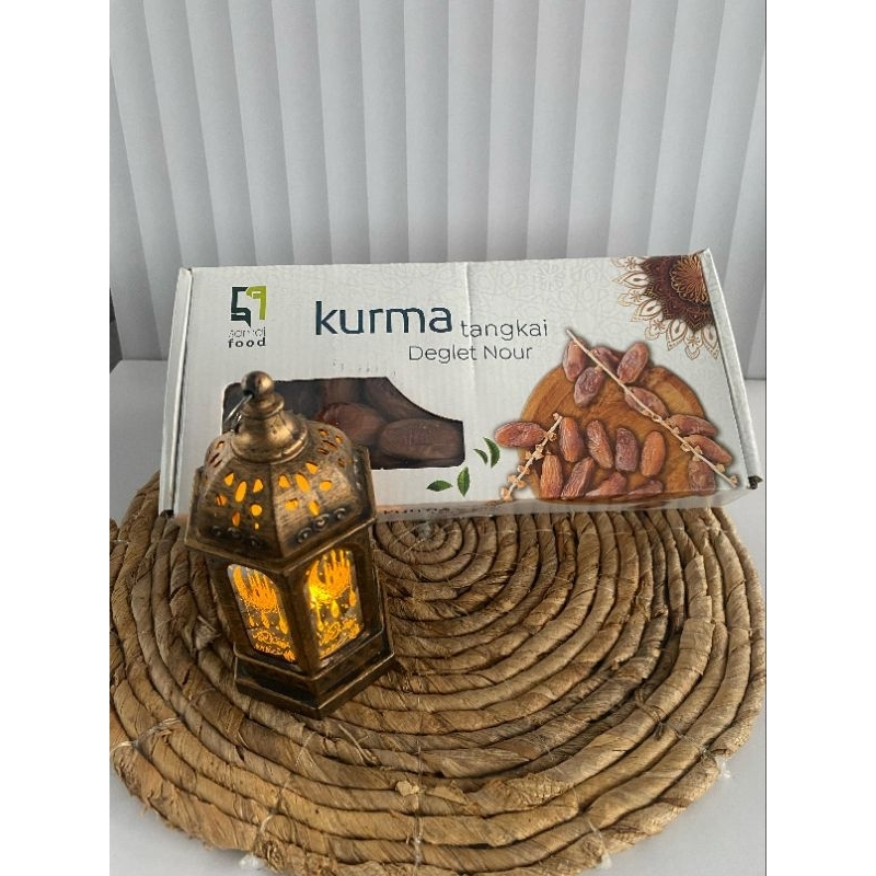

KURMA TANGKAI PREMIUM DEGLET NOUR