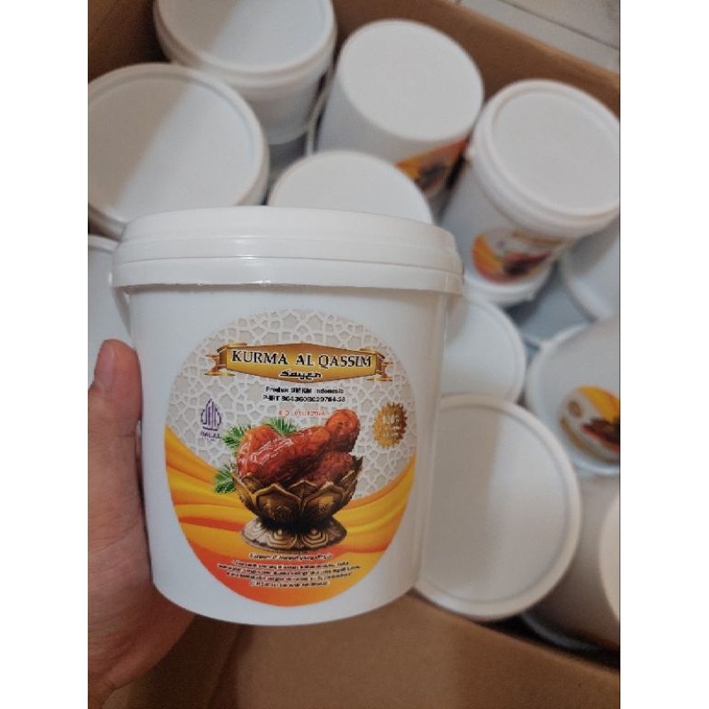 

Kurma AL Qassam kemasan ember 400gr halal.