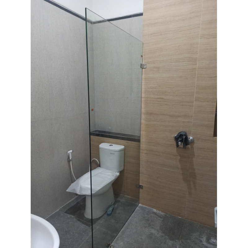 sekat kaca tempred 10mm