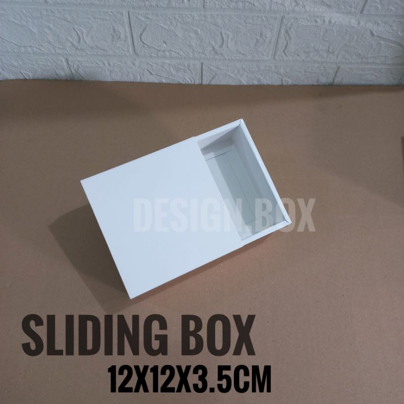 

SLIDING BOX UK. 12X12X3.5CM CUSTOM DESIGN