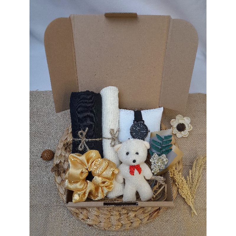 Gift Box Hijab dan Jam Tangan - Hampers hijab ciput rajut - Kado Untuk Cewek - Hampers Aesthetic Kek