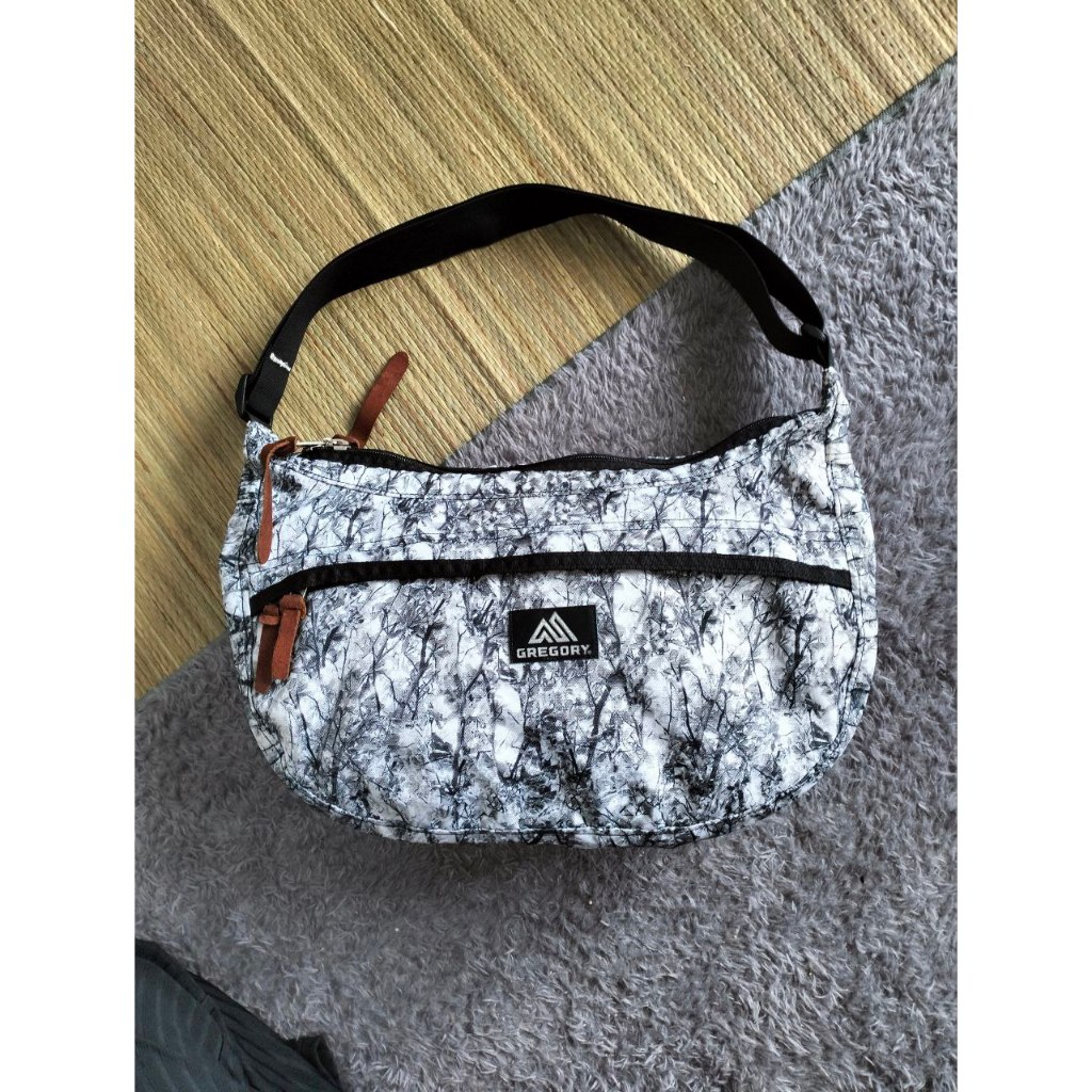 Gregory sling bag    2625