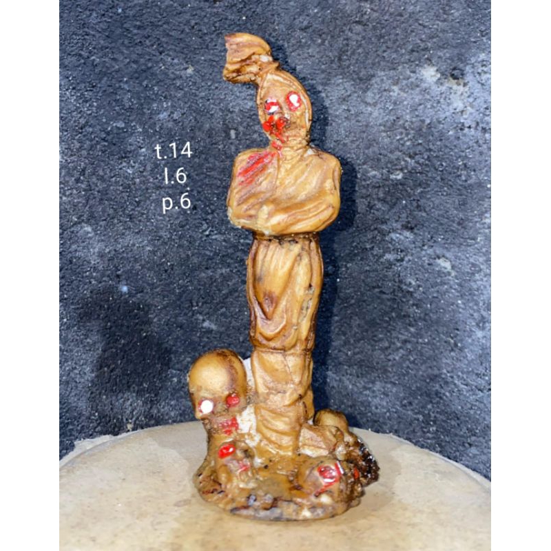 hiasan aquarium atau bonsai bentuk pocong