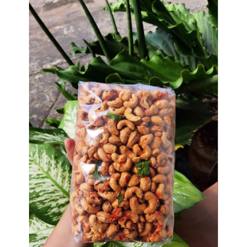 

Kacang mede pedas manis asli Wonogiri 1 kg