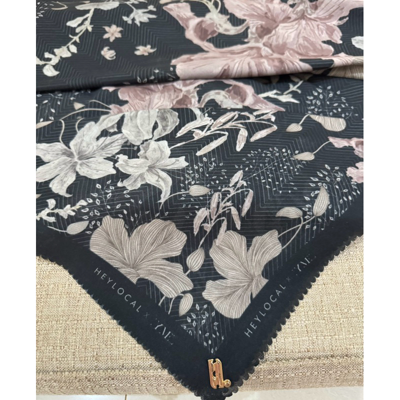 Scarf motif hitam heylocal X iymel