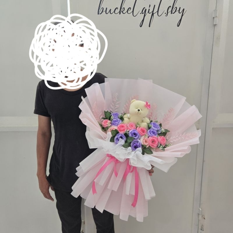 

READY STOCK BUKET BALON/BUKET UANG/BUKET BUNGA/BUKET SNACK/BUKET KUPU/BUKET COKLAT/BUKET UANG/BUKET BUMBU