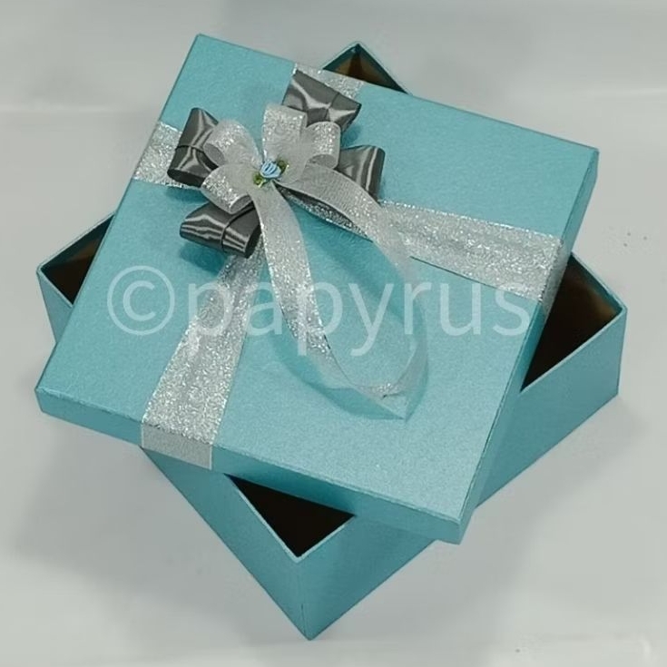 

PAPYRUS 22,5x22,5 Tinggi 10cm Kotak Kado Gift Box V3