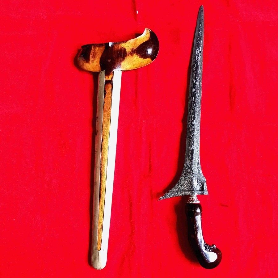 Pusaka Sepuh Keris Jalak Ngore Pamor Segara Muncar Ngawat Meteorit Tangguh HB 5