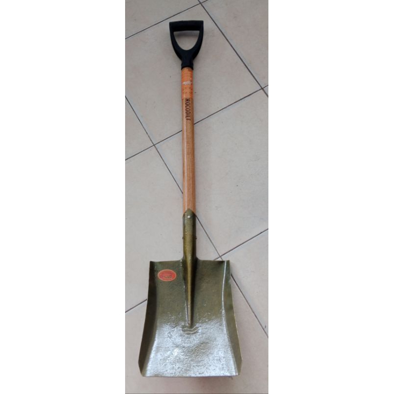 sekop pasir crocodile