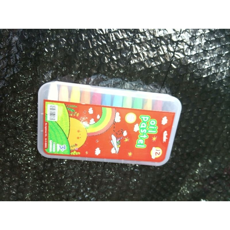 

crayon Estudee 12 warna