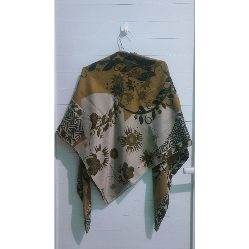 Preloved Kerudung Deenay Restu Anggraeni Zoya Mylady ORI