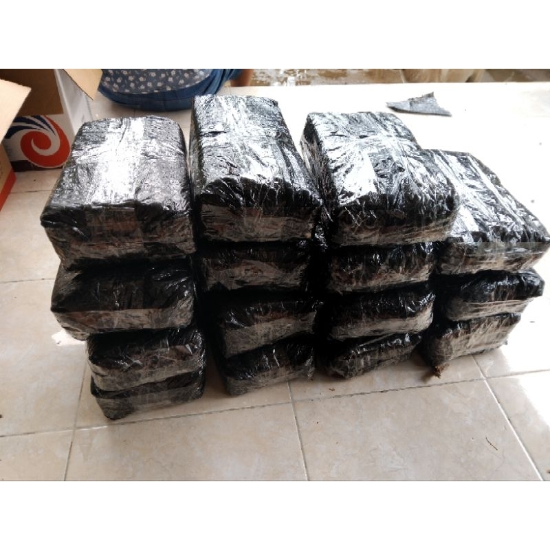 

2 botol air pegunungan bali