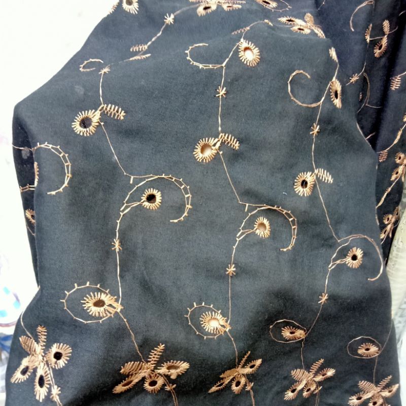 Kain Katun Bordir - Kain Katun Bordir Bolong - Kain Katun Bordir Motif Bunga Import - Kain Katun Kor