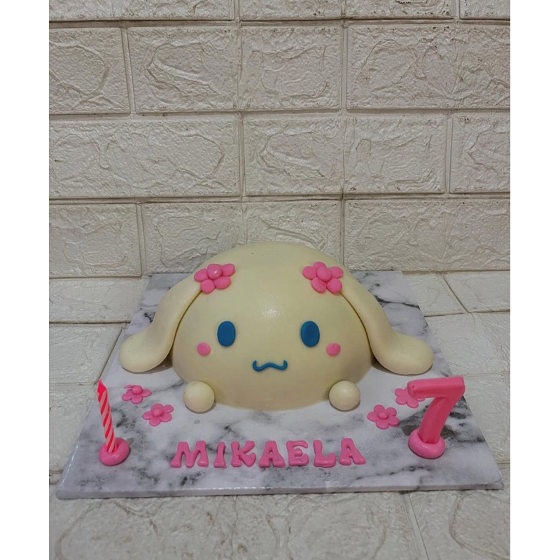 

pinata cake cinnamonroll