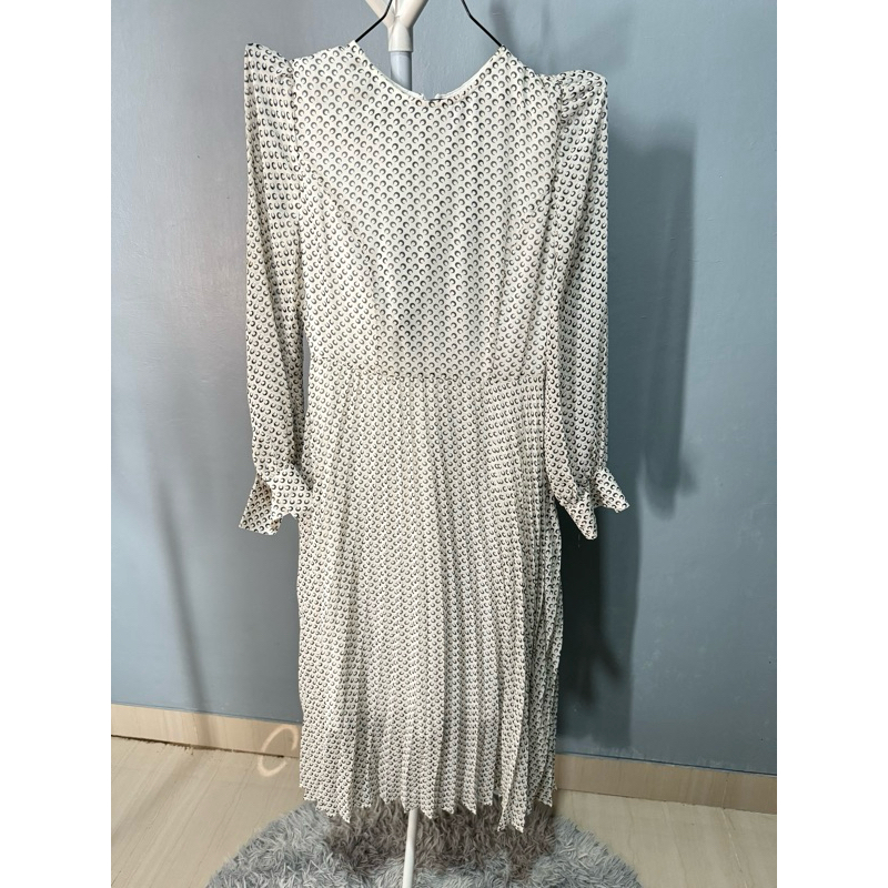 Midi Dress Putih Motif Sabit Hitam