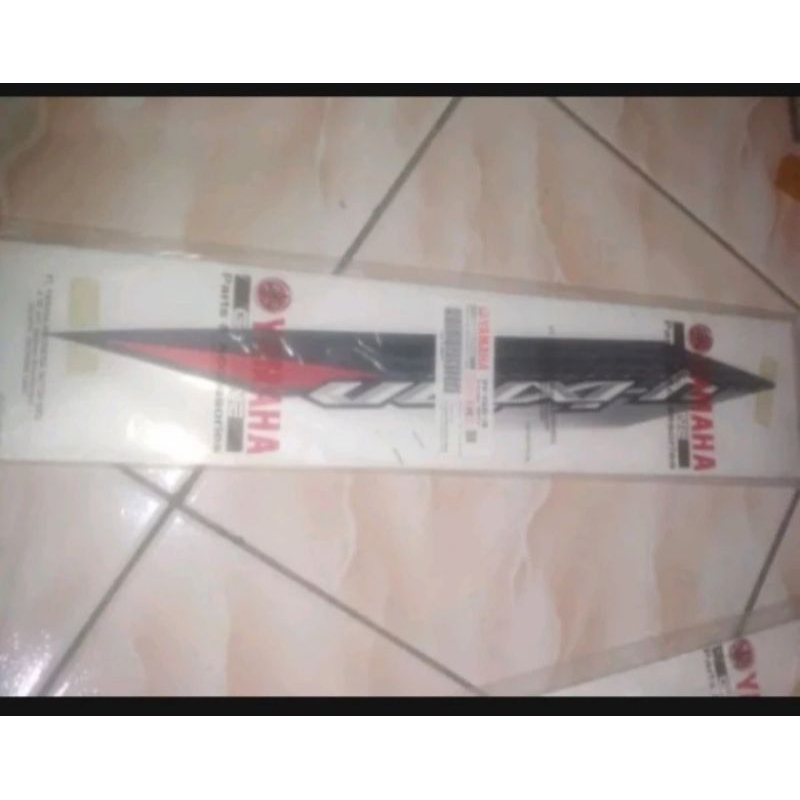 striping stiker kupingan tangki tengki kanan new vixion NVL ori YGP