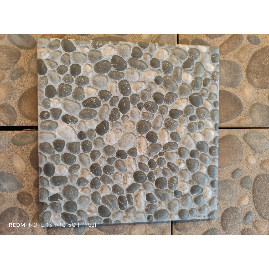 KERAMIK KAMAR MANDI MOTIF BATU ALAM UKURAN 25X25 | UNO LOVINA GREY 25X25