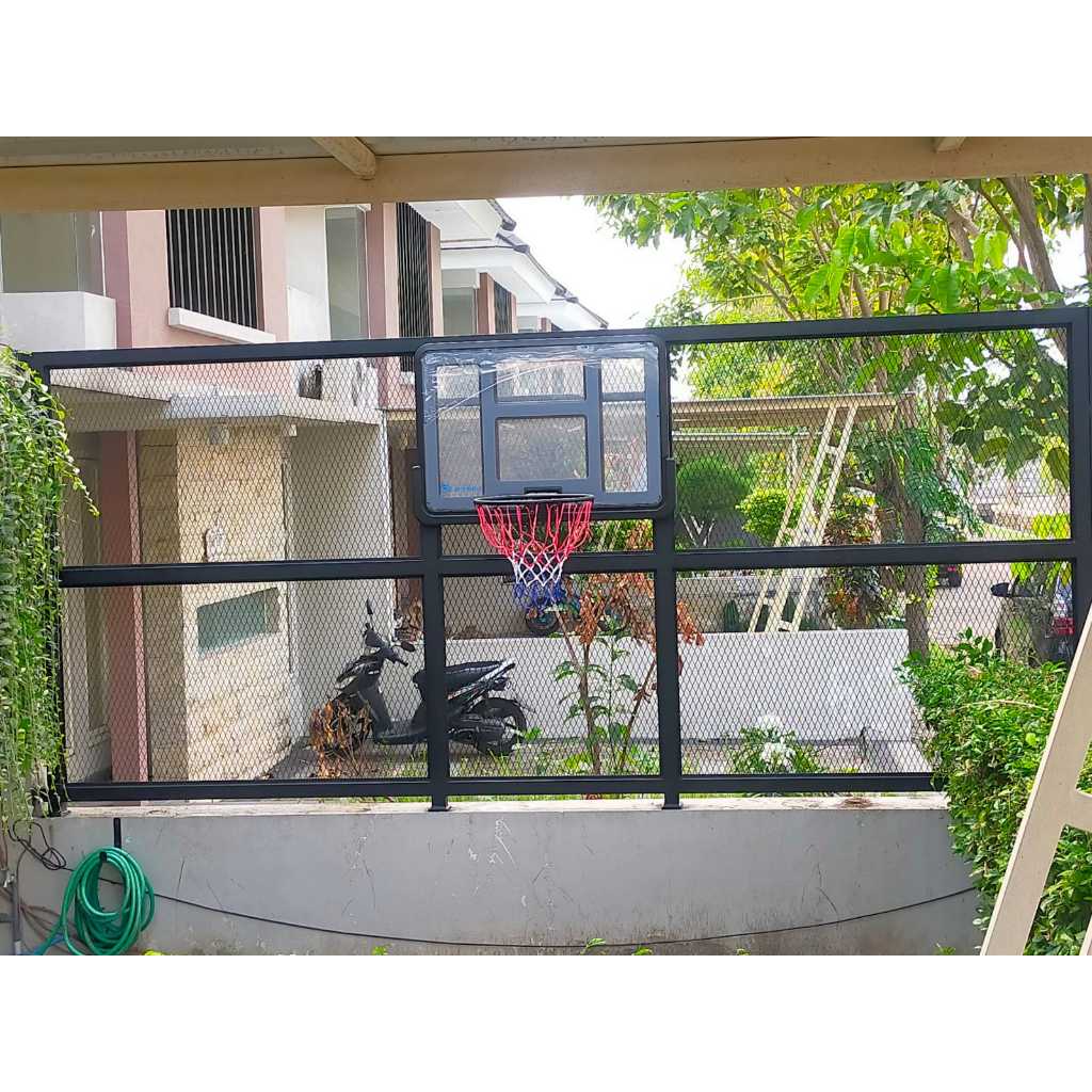 Pagar untuk lapangan basket