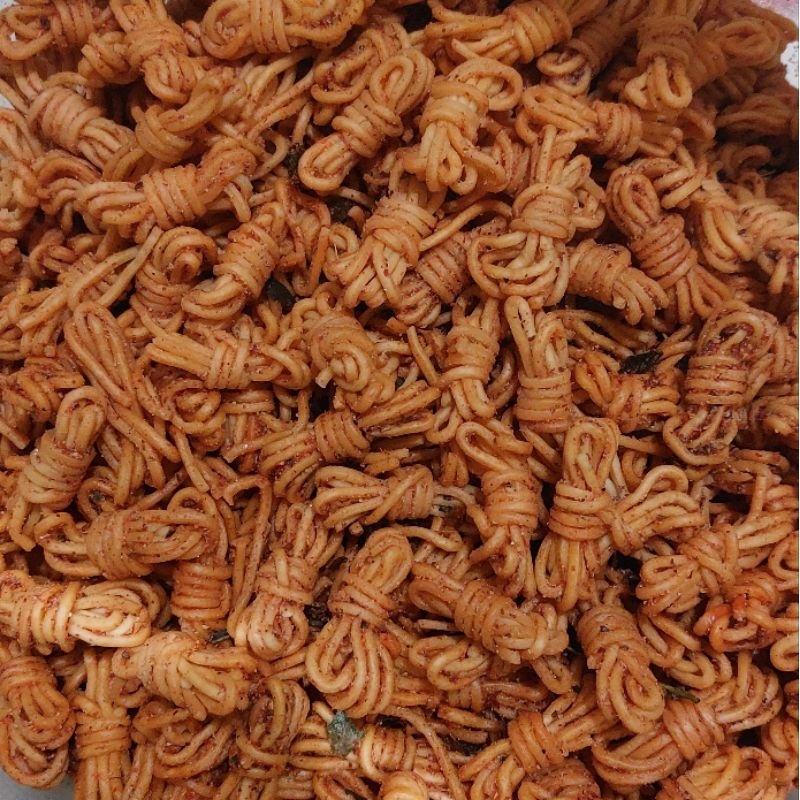

Berat Bersih ! Mie Gulung Pedas Daun Jeruk