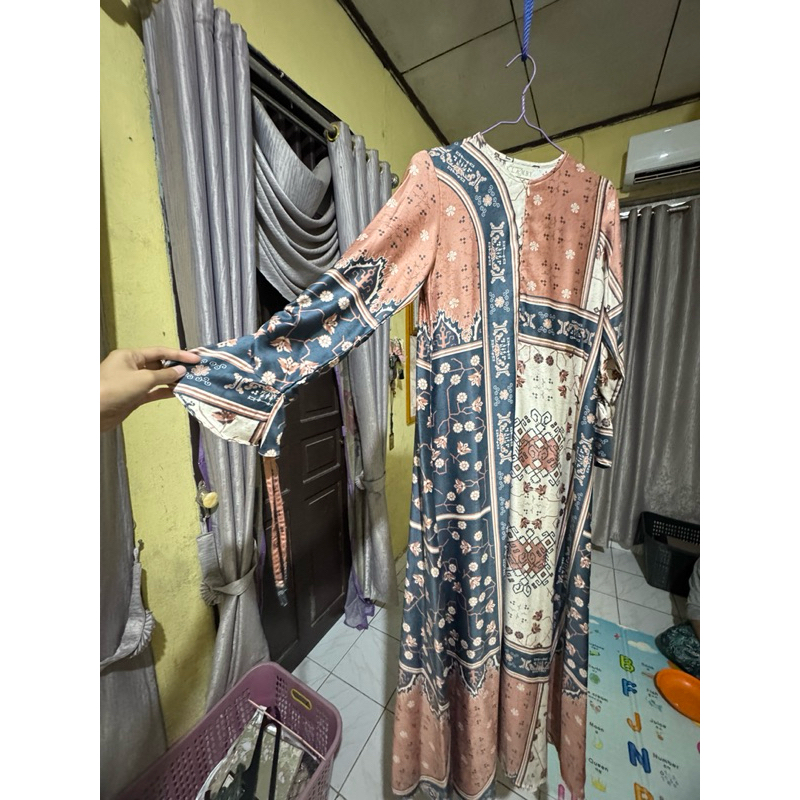 PL dress lawas wearing klamby