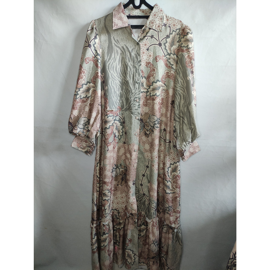 Tisya dress Wearing Klamby Preloved