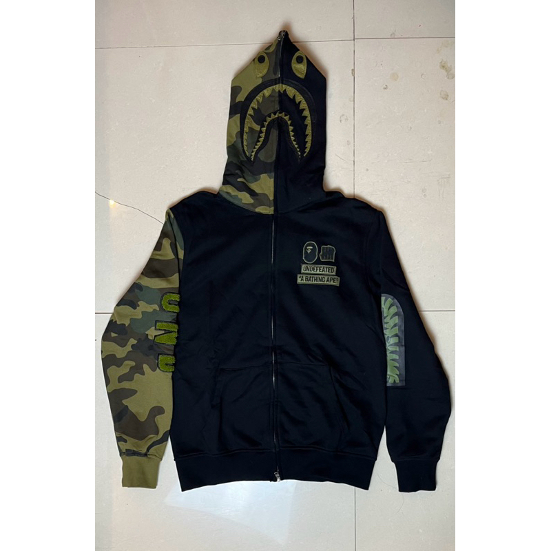 hoodie bape x undefeated camo shark