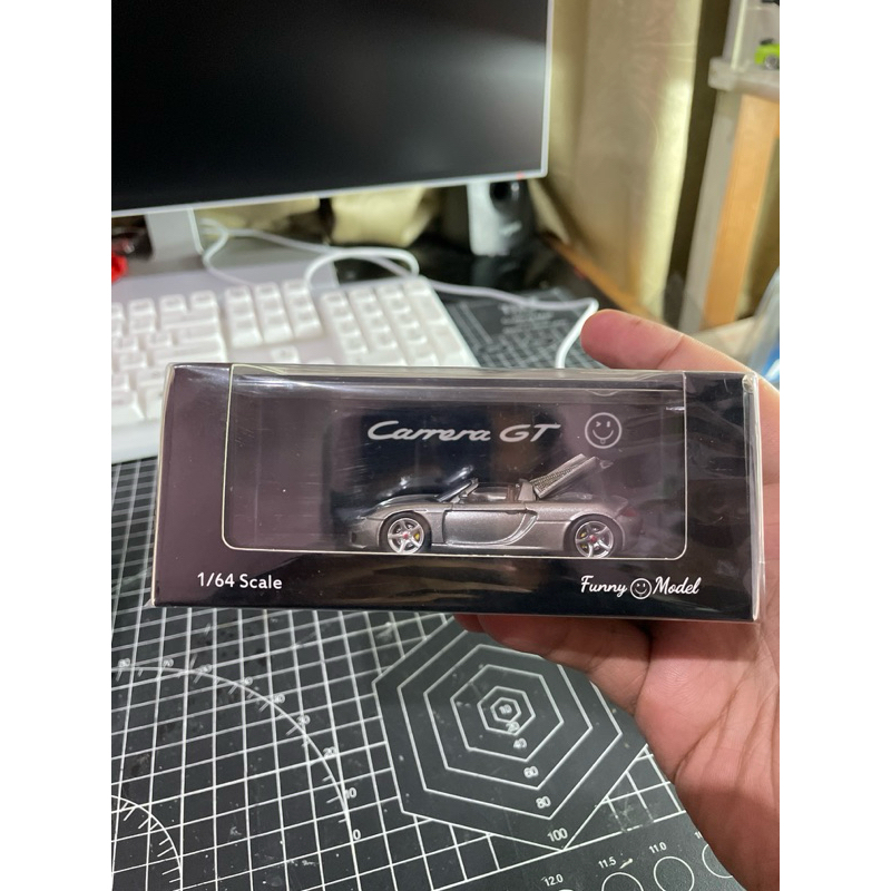 Funny model porsche carrera gt warna silver segel