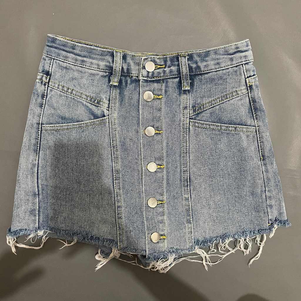 (NB, PRELOVED) B040 Celana Rok Pendek Sexy Jeans Kancing Depan A Line Denim Unfinished Ripped Badan 
