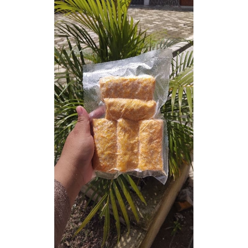 

Risol isi ayam suwir pedas