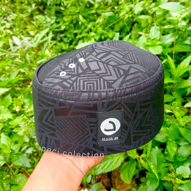 Peci Kopyah Embos Sultan Model Terbaru Peci Songkok Sultan Embos Premium Peci Embos Hitam Putih