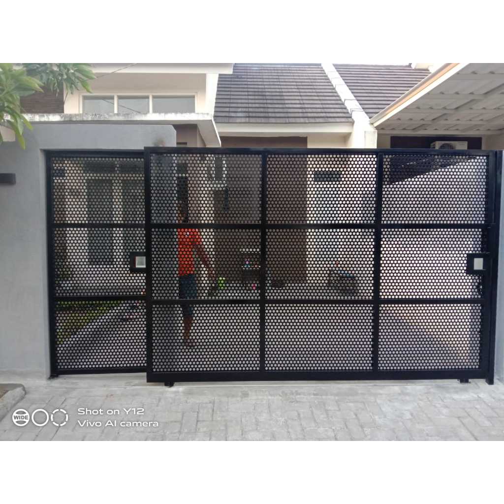 Pagar plat perforated lubang besar sidoarjo