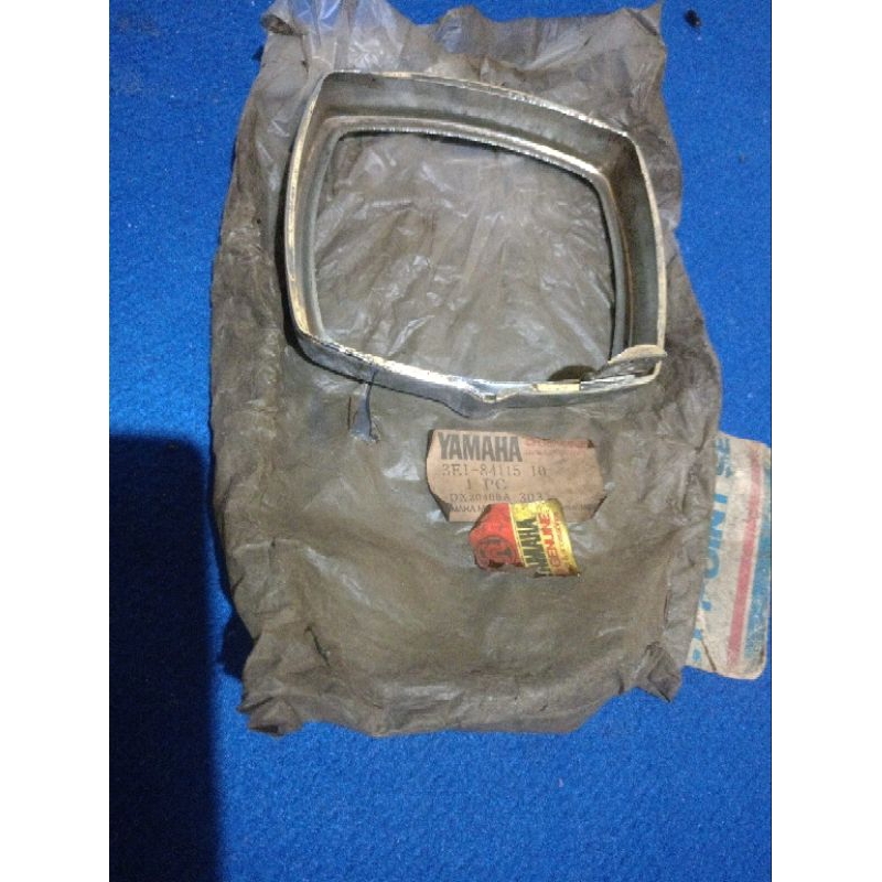 RING LIST HEADLAMP LAMPU DEPAN YAMAHA V80 ( Tahun 1979 - 1982) ORIGINAL