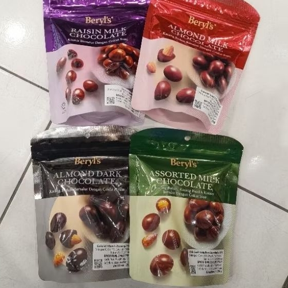 

Beryls coklat Almond Dark / Almond Milk / Assorted / Raisin chocolate IMPORT 250gr per varian