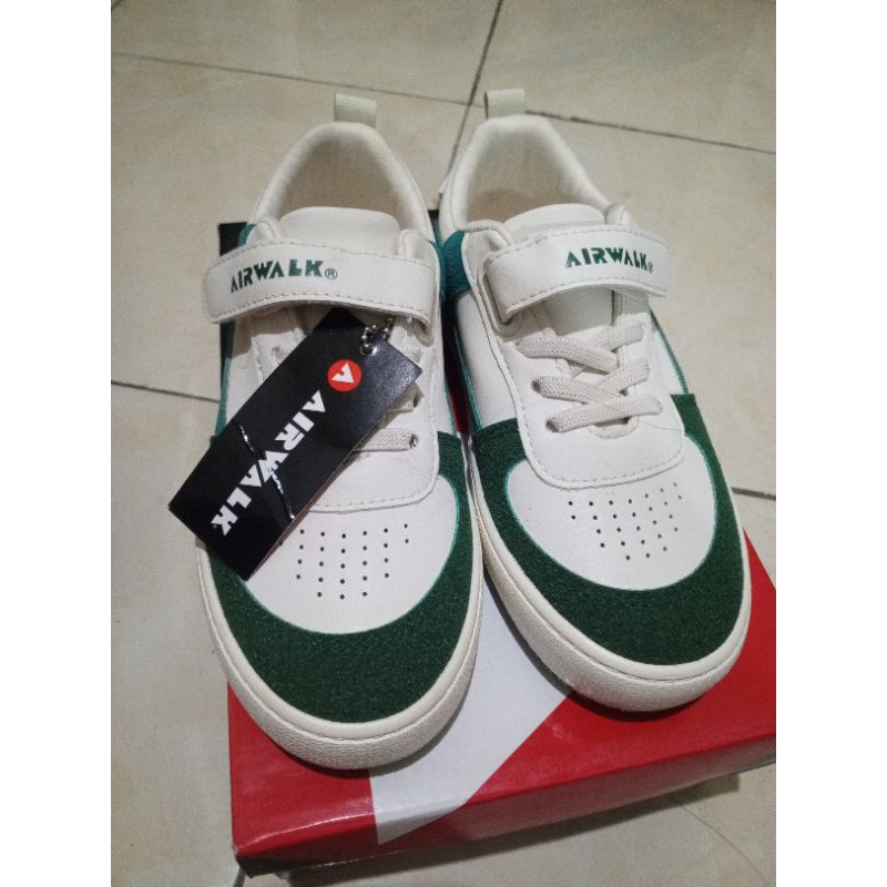 airwalk hijau putih/ anak laki-laki