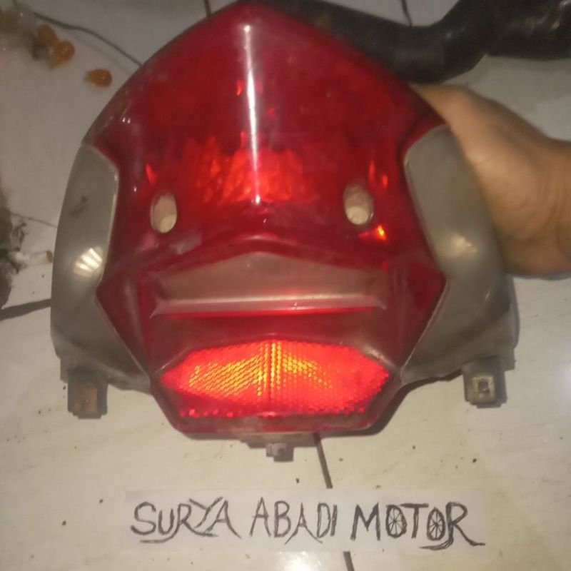 Reflektor lampu  belakang copotan ori beat fi