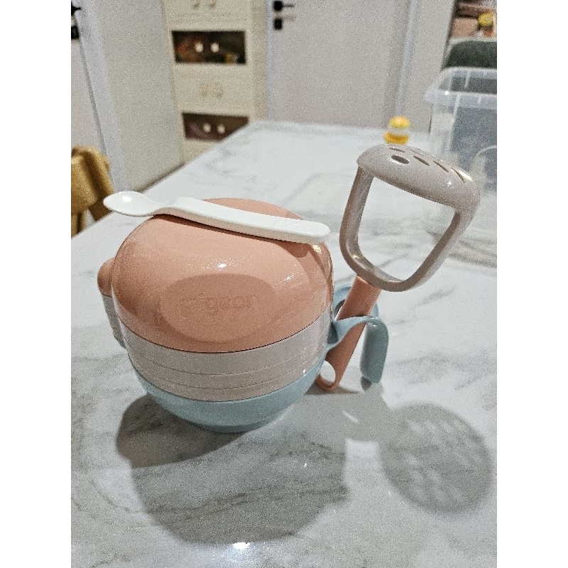 (preloved) Pigeon Home Baby Food Maker Stackable - feeding mashing grating juicing masher - alat men