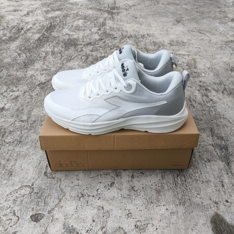 SEPATU OLAHRAGA PRIA DIADORA KURUKA WHITE RUNNING ORIGINAL