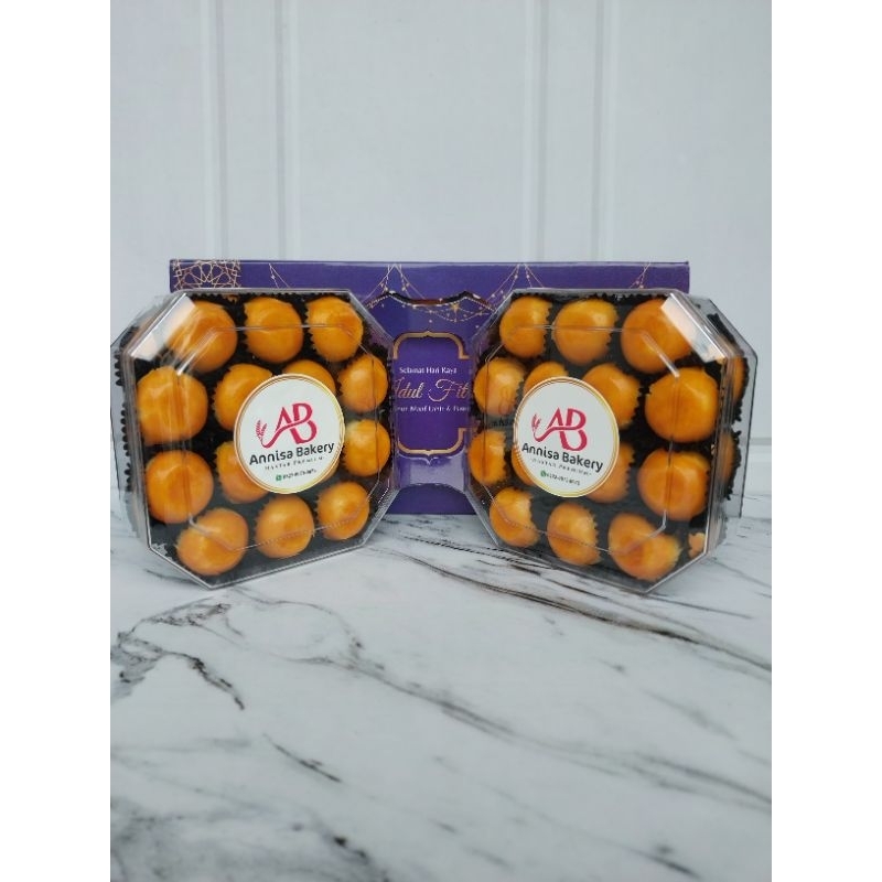 

Annisa Bakery / Nastar Wisman Premium / Paket Hampers kue Lebaran isi 2 toples