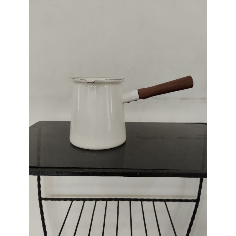 Coffee warmer enamel 13cm putih /panci enamel gagang kayu putih / panci enamel putih