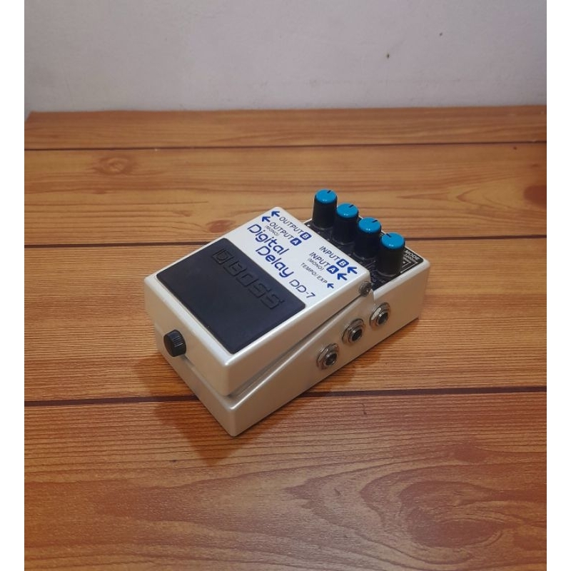 Efek Gitar Boss Digital Delay DD7