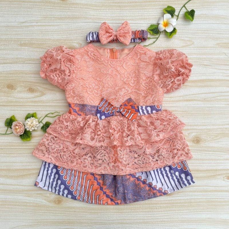Kebaya Bayi / Kebaya Anak Perempuan / Kebaya Anak Larisa warna Peach