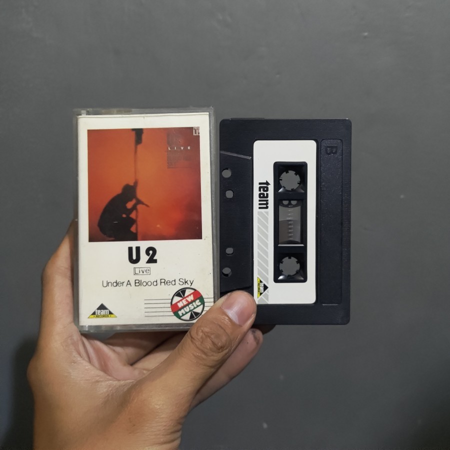 Kaset Pita U2 - LIVE Under a Blood Red Sky Team Records