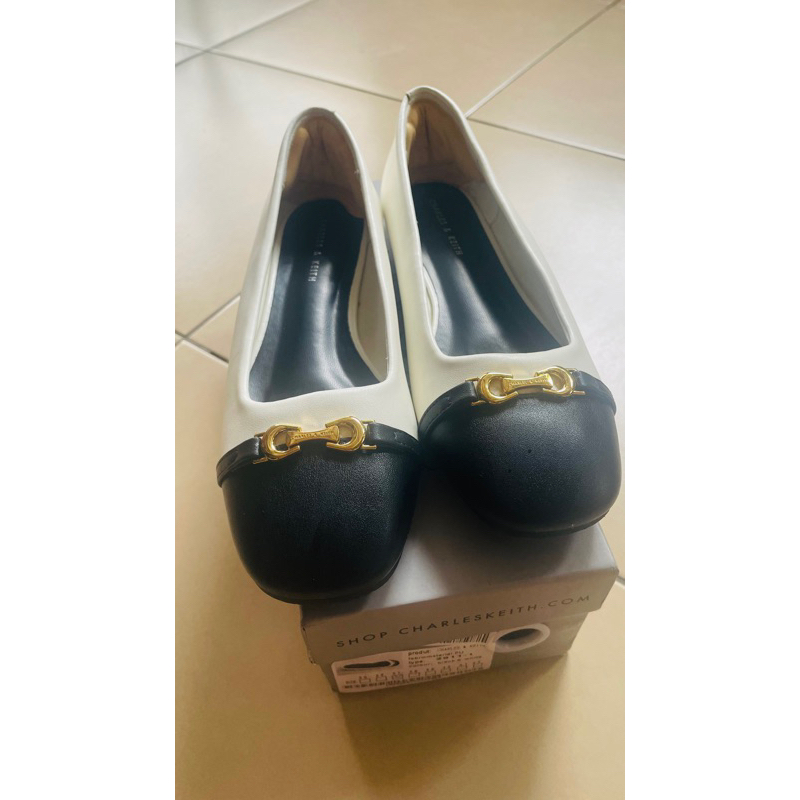 flat shoes Charles n Keith